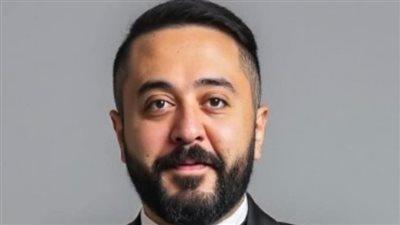 عمرو عبد العزيز يكشف عن تدهور حالة والدته الصحية بسبب جلطة في القلب