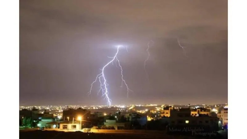 ارتفاع تدريجي في درجات الحرارة الثلاثاء مع توقع عدم استقرار جوي الأربعاء وأمطار رعدية وتحذيرات من الأرصاد الجوية