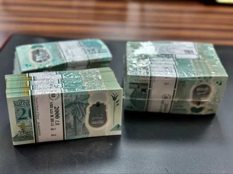 البنوك المصرية تواصل صرف الأموال الجديدة استعداداً لعيد الفطر 2026