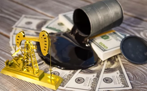 «قفزة مزدوجة في الأسواق المالية» الدولار يسجل ارتفاعًا ملحوظًا والنفط يقترب من 120 دولارًا