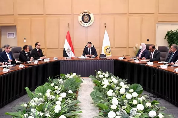 «تعاون جديد في قطاع السيراميك» وزير الصناعة يعقد اجتماعًا مع مصنعي السيراميك والبورسلين لتجاوز التحديات