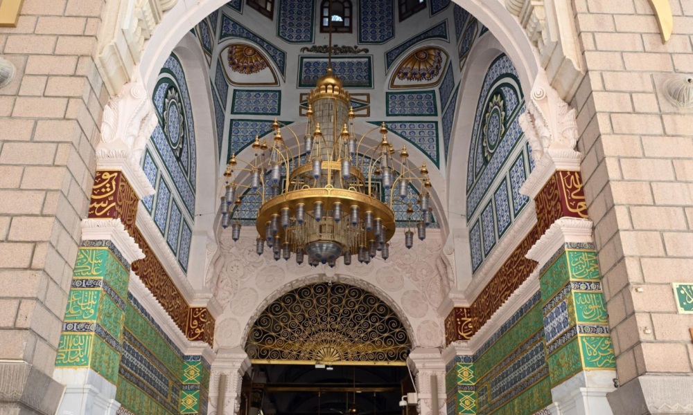 المسجد النبوي يدشن نظامًا رقميًا لإدارة حركة المصلين بممر السلام