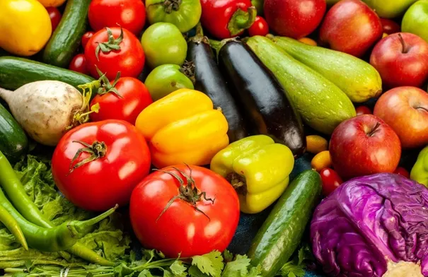 استطلع أسعار الخضروات والفواكه في السوق المركزي اليوم