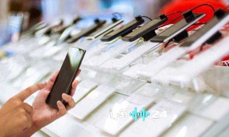 «تداعيات سلبية على السوق» شعبة الاتصالات تحذر من تأثير وقف بيع شركات الهواتف للتجار