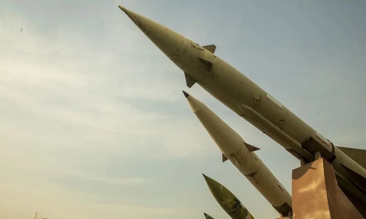 إيران تعلن استهداف الخرج السعودية بصواريخ بالستية وأثرها على الأمن الإقليمي