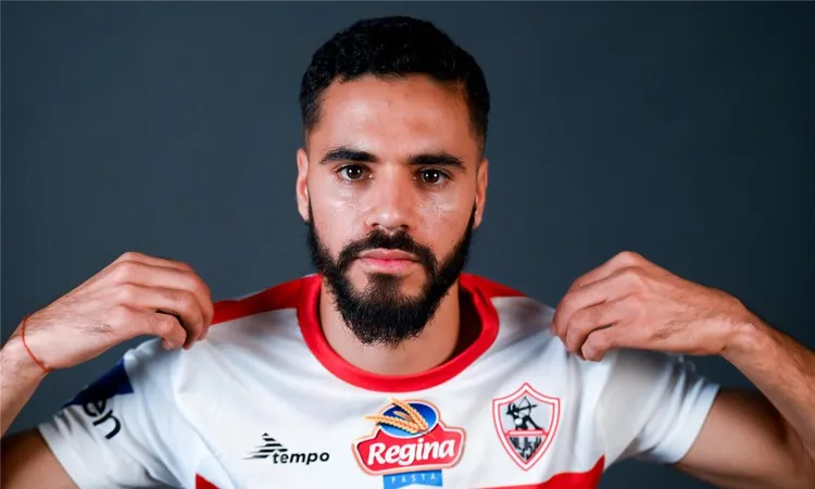 محمود بنتايج يثير الجدل بردة فعله على تيشرت الزمالك ويؤكد ولائه للفريق