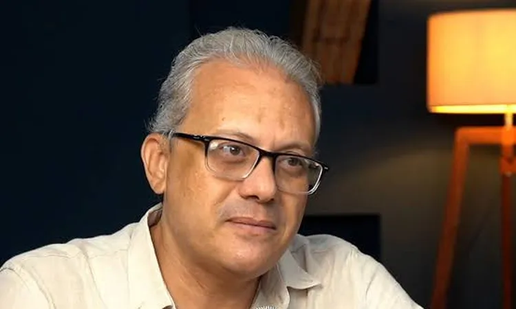 جمال عبد القادر يعرب عن استيائه من مسلسل على كلاي ويدعو لطرح الأسئلة بشكل جدي بدلًا من السخرية