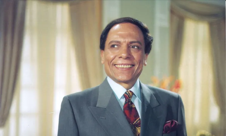 سوسن بدر تطمئن الجمهور على صحة الزعيم عادل إمام