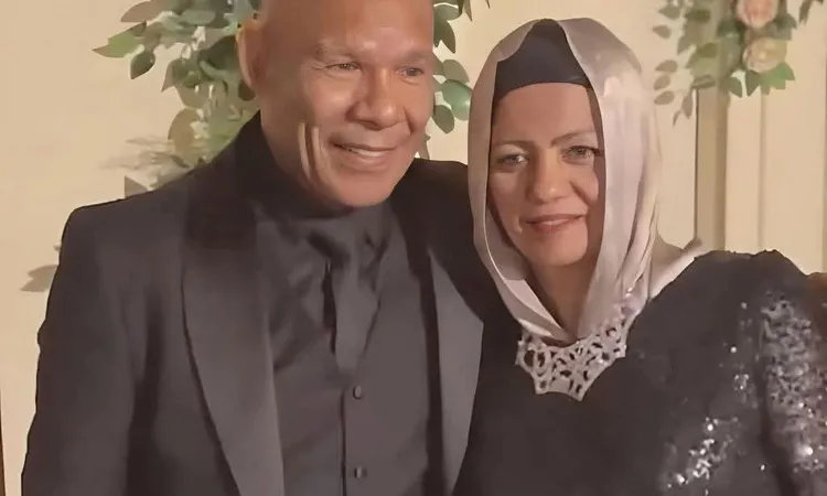 الشحات مبروك يتحدث عن وفاة زوجته واصفا إياها بالصدمة ويكشف عن حرصه على تربية أولادها بأخلاق رفيعة قبل وداعها