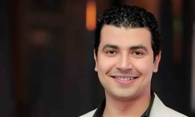 محمد أنور يرد بقوة على الانتقادات بشأن إطلالته في مناعة: موضة الثمانينيات كانت سبباً في الاختيار