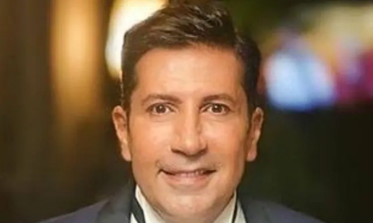 هاني رمزي يعبر عن تأثره العميق برحيل والدته ويتمنى لو أن الله يعفيها من الألم ويصف رحيلها بأنه كان أكبر صدمة في حياته