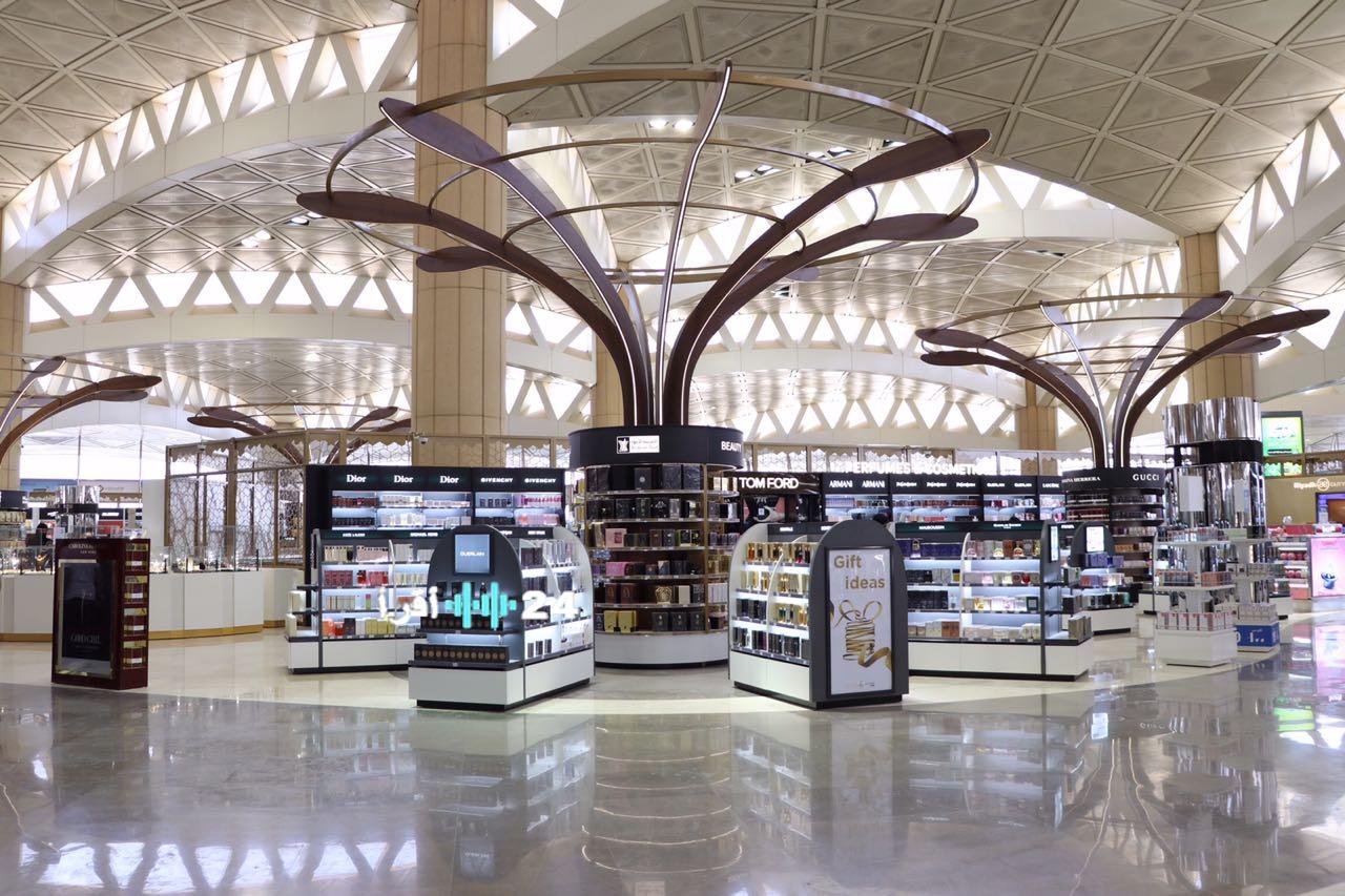 مطار الملك خالد الدولي: خطوة أساسية للمسافرين.. تحقق من رحلتك قبل الانطلاق