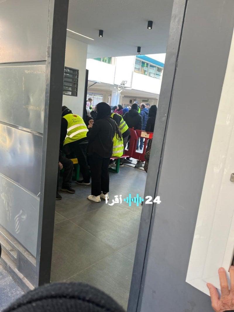 اعد صياغة العنوان بالكامل بشكل صحفي احترافي ككاتب بشري ،  وقم بوضع كابشن جذابة في علامتين تنصيص في بداية العنوان «.» ، اجعل العنوان مناسبًا لاقتراحات لا تضع علامة : في العنوان،   لا تقم بكتابة اقترحات او الرد الالي علي الامر  او  وضع نقطة في نهاية العنوان او ملاحظات  فقط نفذ المطلوبغارات بلا إنذار ونزوح بلا حقائب.. مدارس بيروت امتلأت – Lebanon Debate