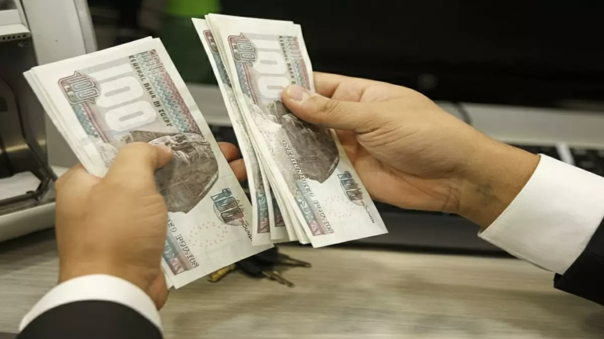 عاجل قرار وزاري مفاجئ يغير موعد صرف رواتب 4.5 مليون موظف قبل العيد ترقبوا مفاجأة سارة في الصرافات