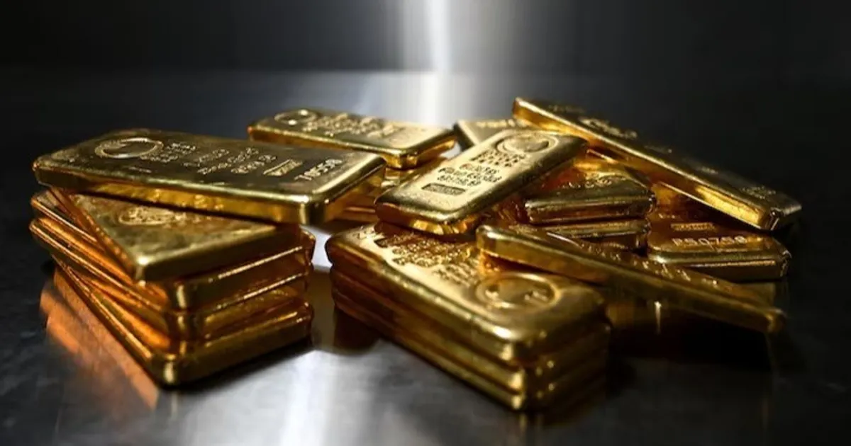 ارتفاع الطلب بسبب النزاع على إيران يدفع الذهب لمواصلة مكاسبه