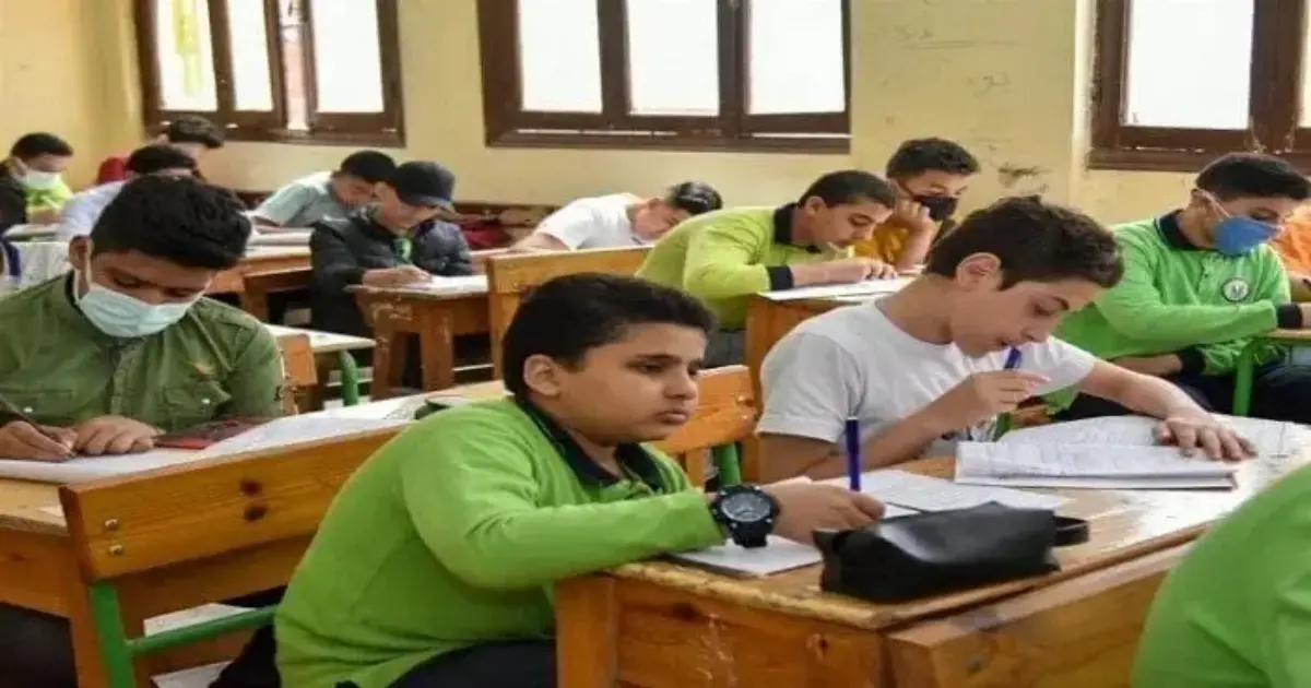 معلمون وأولياء أمور يطالبون بتأجيل امتحانات مارس 2026