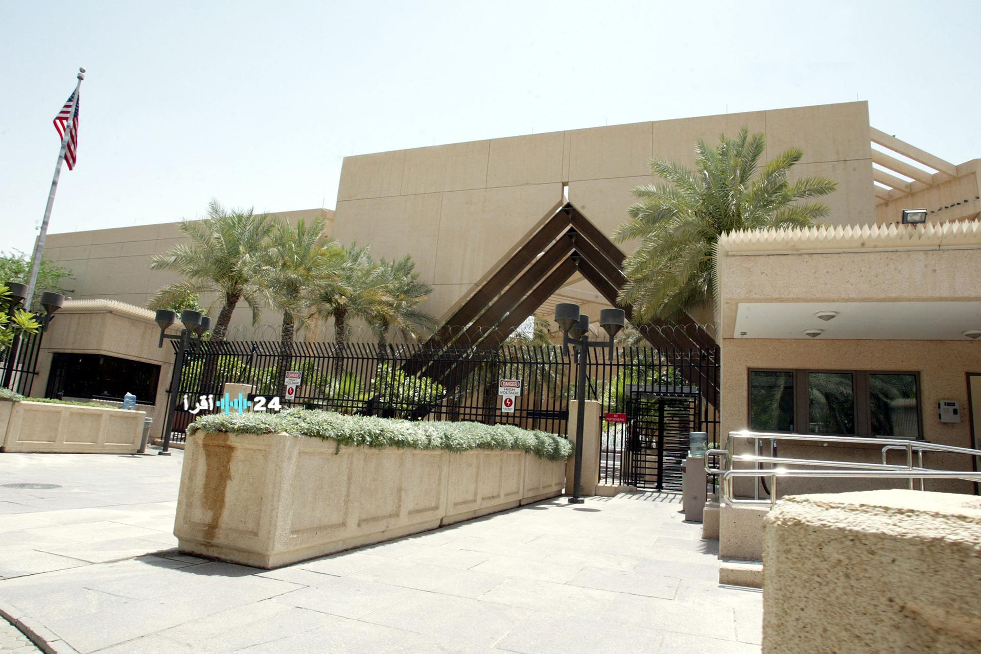 السفارة الأمريكية في الرياض تتعرض لهجوم بطائرات مسيرة وترامب يهدد بالرد