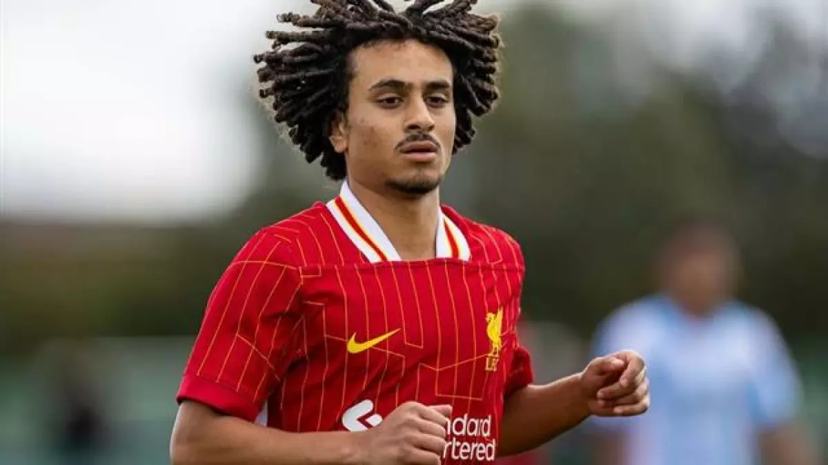 أسامة نبيه يكشف السبب الحقيقي وراء غياب نجم ليفربول الشاب عن المنتخب المصري والنادي الإنجليزي يتدخل