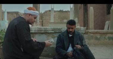 أعد صياغة عنوان الحلقة واحد وعشرين من مسلسل أعداء على كلاي حيث يصر العوضي على عدم ترك مقبرة روح ويقوم بدفع أموال مقابل البقاء في المكان بدون تردد