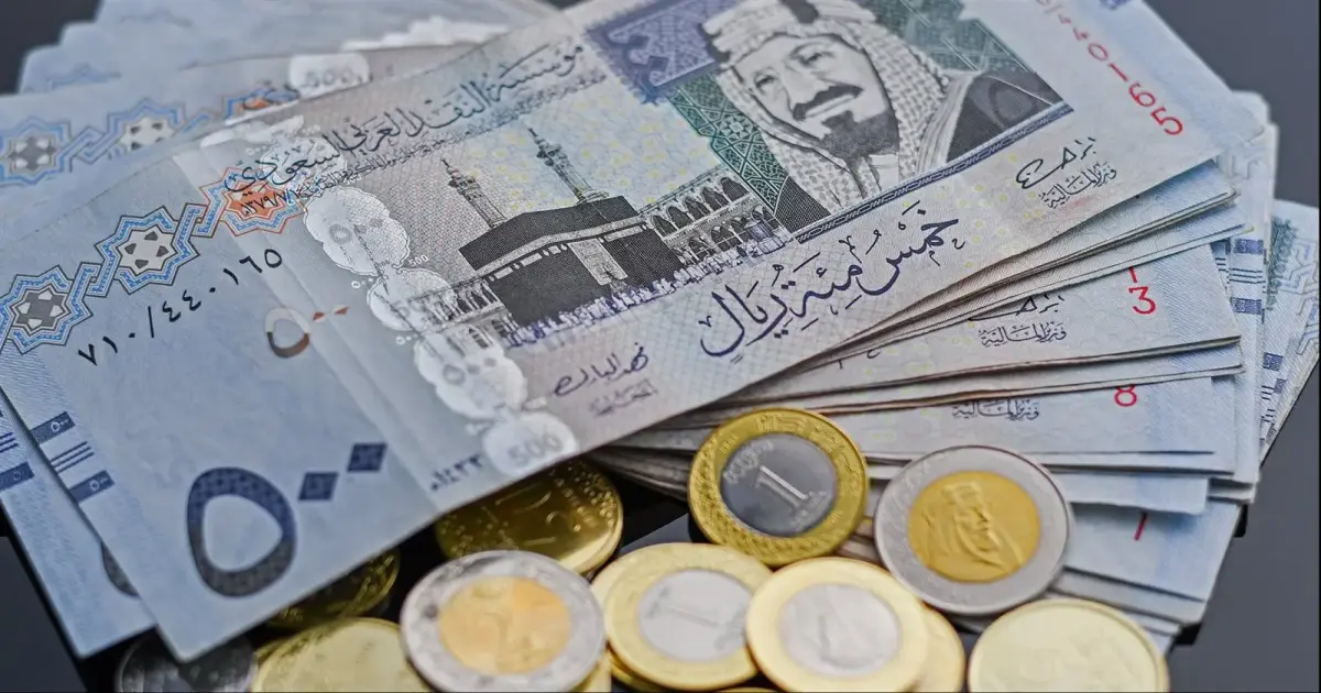 ارتفاع سعر الريال السعودي في عدد من البنوك اليوم الخميس 12 مارس مع استقرار ملحوظ في سوق العملات المحلية والعالمية