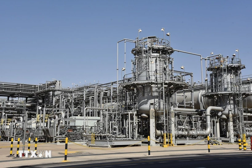 ارتفاع قوي في أسعار النفط قبل جلسة تداول 16 مارس مع ضغوط تصاعدية تؤثر على الأسواق النفطية الدولية