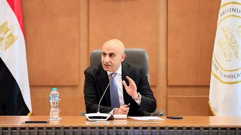 استغاثة عاجلة لوزير التعليم لوقف توقف رحلات الطيران وتأثيره على الطلاب والمسافرين