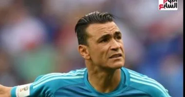 الأهلي يعيد ذكريات الفوز الأول بكأس السوبر الأفريقي ويبرز هدف الحضري التاريخي من مرماه