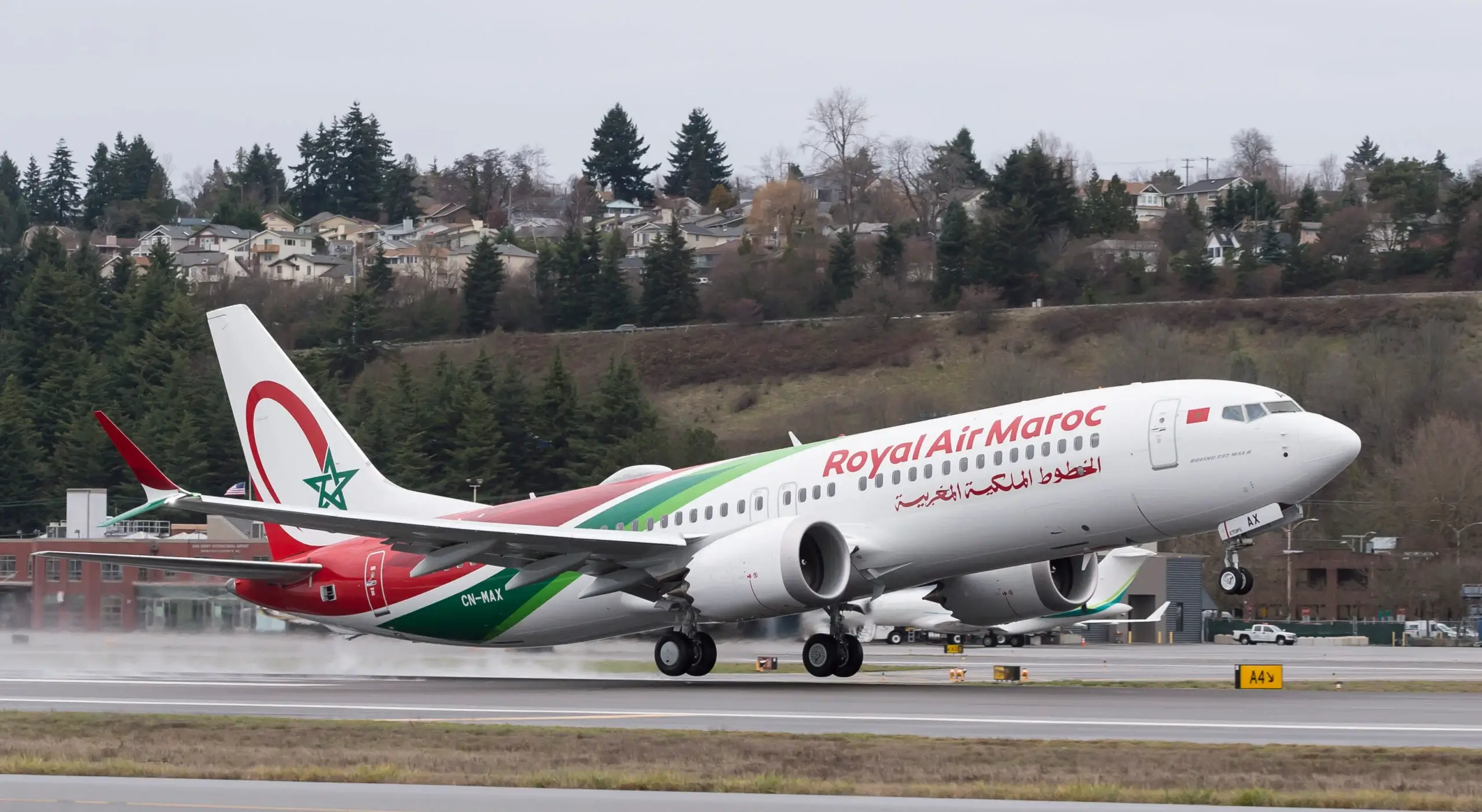 الخطوط المغربية تستعيد أول فوج من المغاربة العالقين في الإمارات وسط اضطرابات الطيران بعد حرب الشرق الأوسط وإلغاء ألفين رحلة