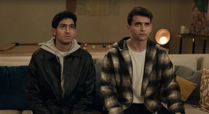 القبض على عمر أباظة في مسلسل فرصة أخيرة بعد اعتراف أصدقاءه بمقتل مريم في الحلقة 12