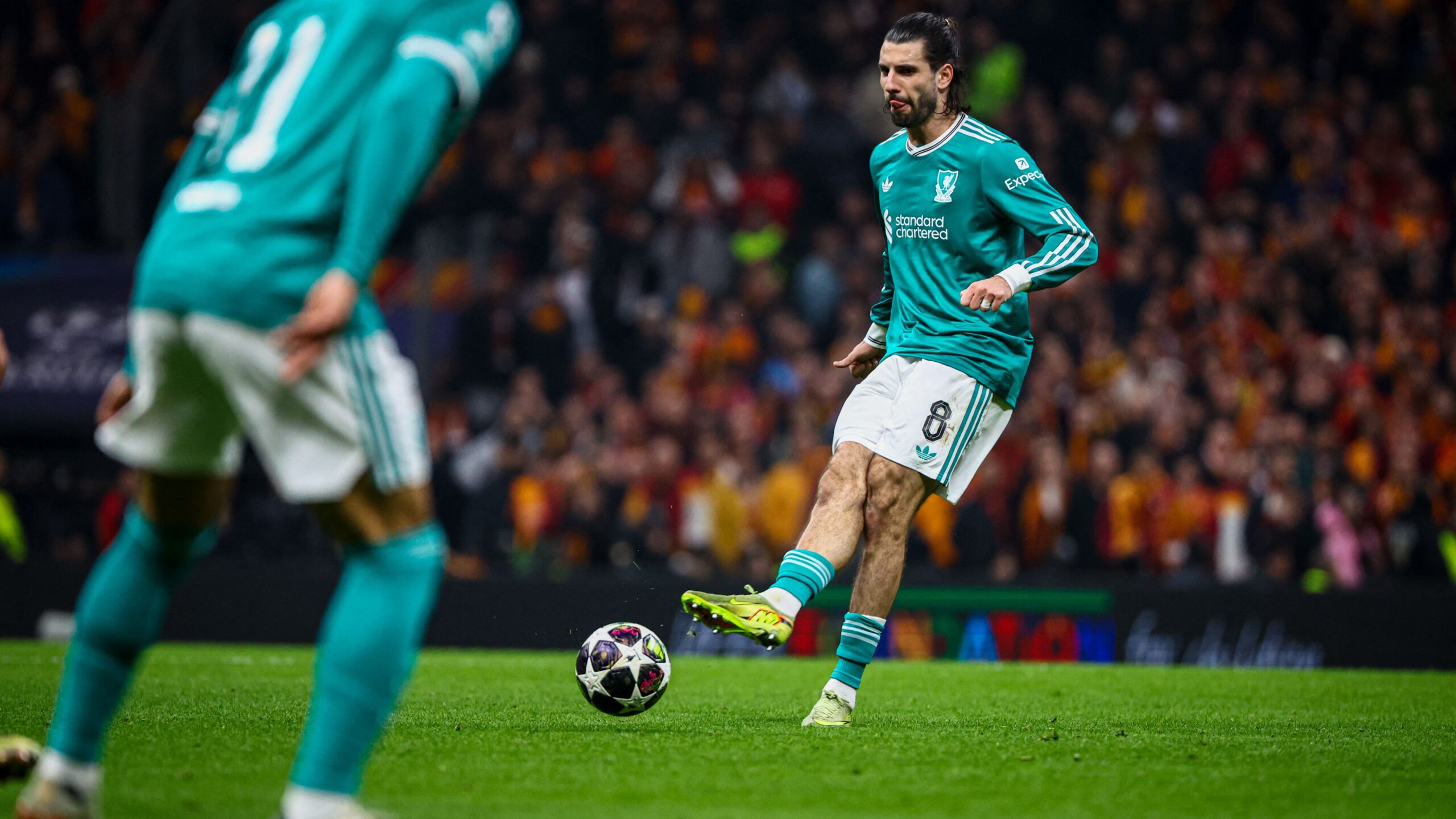 القنوات الناقلة لمباراة ليفربول وجلطة سراي في إياب ثمن نهائي دوري أبطال أوروبا 2025-2026 وطرق المشاهدة عبر الإنترنت