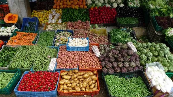 تراجع أسعار الطماطم والفلفل والخيار مقابل ارتفاع الفاصوليا بقيمة 10 جنيهات