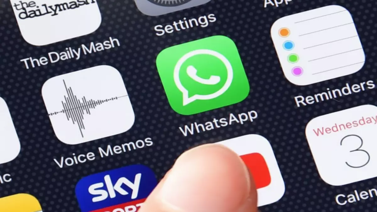 تحذير عاجل 12 تطبيق سري على جوجل بلاي تلتقط صورك وتسرق رسائل واتساب وضرورة حذفها