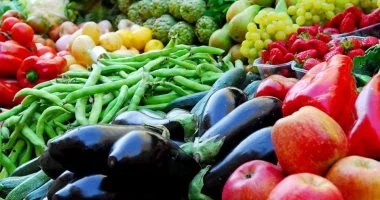 تحولات جديدة في أسعار الخضروات والفواكه بمنافذ المجمعات الاستهلاكية يوم الأحد