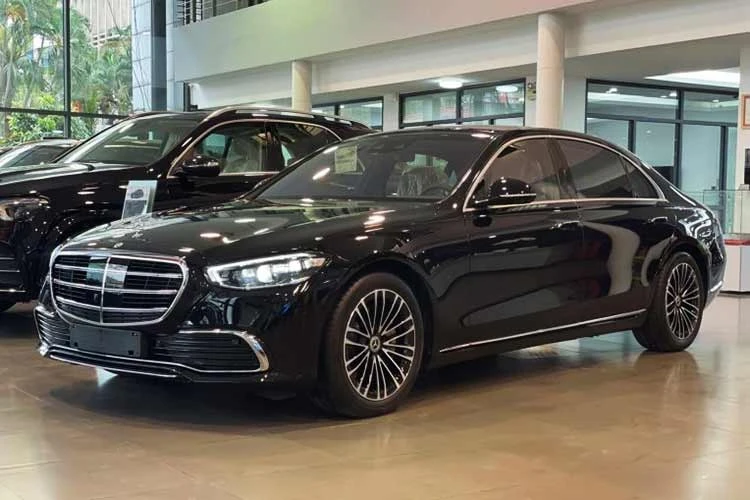 تخفيضات تقترب من 13 مليار دونغ فيتنامي على سيارات مرسيدس بنز الفئة س في فيتنام