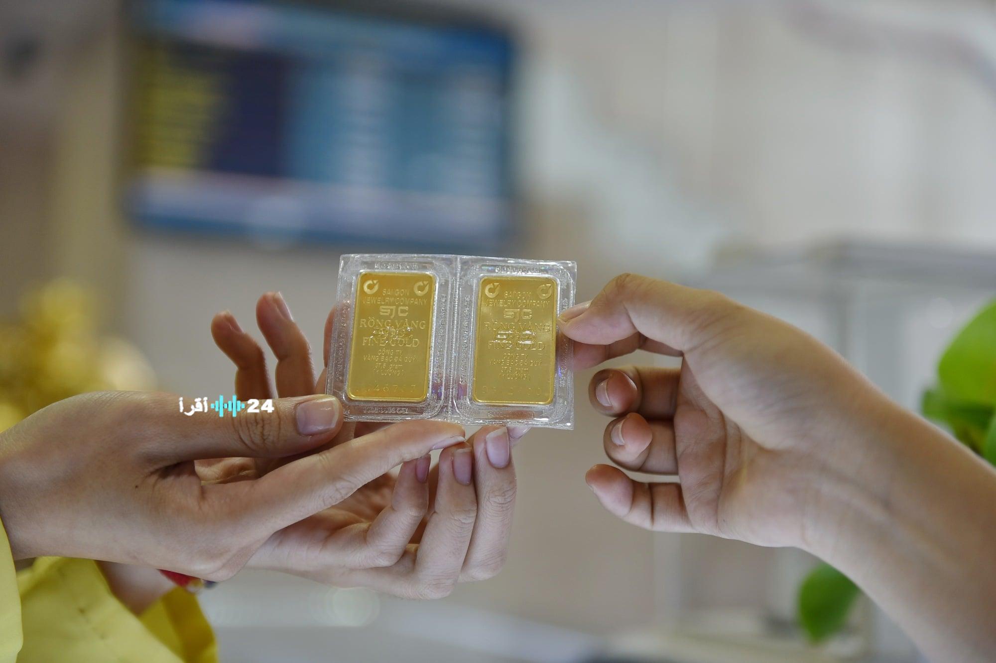 تراجع أسعار سبائك الذهب في شركة SJC بمقدار 600 ألف دونغ فيتنامي للأونصة مع إقبال المتسوقين على صفقات مميزة