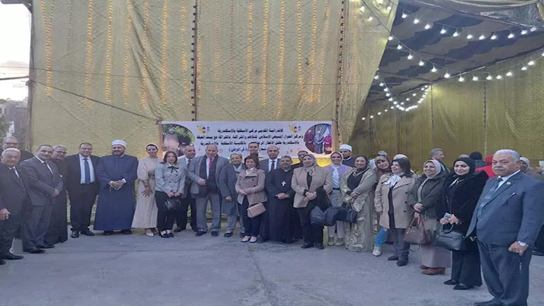 توافد المصلين على مائدة الإفطار الرمضاني في الكنيسة الأسقفية بالإسكندرية صور