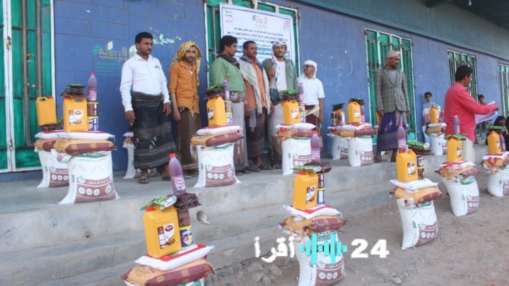 توزيع خمس مئة سلة غذائية على الأسر الفقيرة في الدريهمي خلال تدشين رسمي في الحديدة