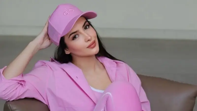 سارة بركة تتألق وتأسر الأنظار وتصبح حديث وسائل التواصل في عالم الرياضة والنجوم