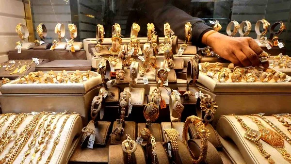 أسعار الذهب في مصر تسجل تراجعًا بقيمة 100 جنيه للجرام خلال تعاملات منتصف يوم الثلاثاء