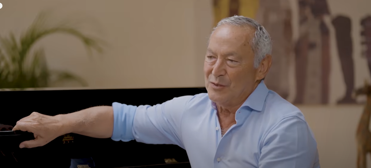 «عودة الإمبراطور.. سميح ساويرس يستعيد مكانته في نادي المليارديرات بعد عقد من الزمن»