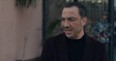 طارق لطفى يطلب من شقيقه عمر وصديقه الاعتراف على شادى في الحلقة الاخيرة من فرصة اخيرة