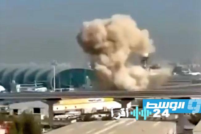 لحظة سقوط طائرة مسيرة في محيط مطار دبي وتأثير العملية العسكرية على حركة الطيران بشكل مؤقت