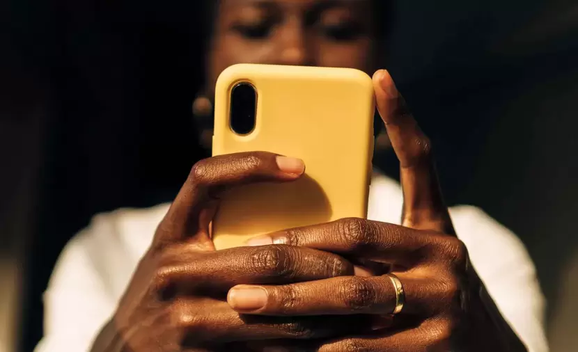 مبادرة عالمية تقدم هواتف منخفضة التكلفة لربط ملايين الأفارقة بالإنترنت