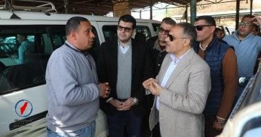 محافظ الشرقية يزور مواقف الأحرار لضمان التزام السائقين بالتعريفة الجديدة ومراقبة الانضباط وأمان الركاب