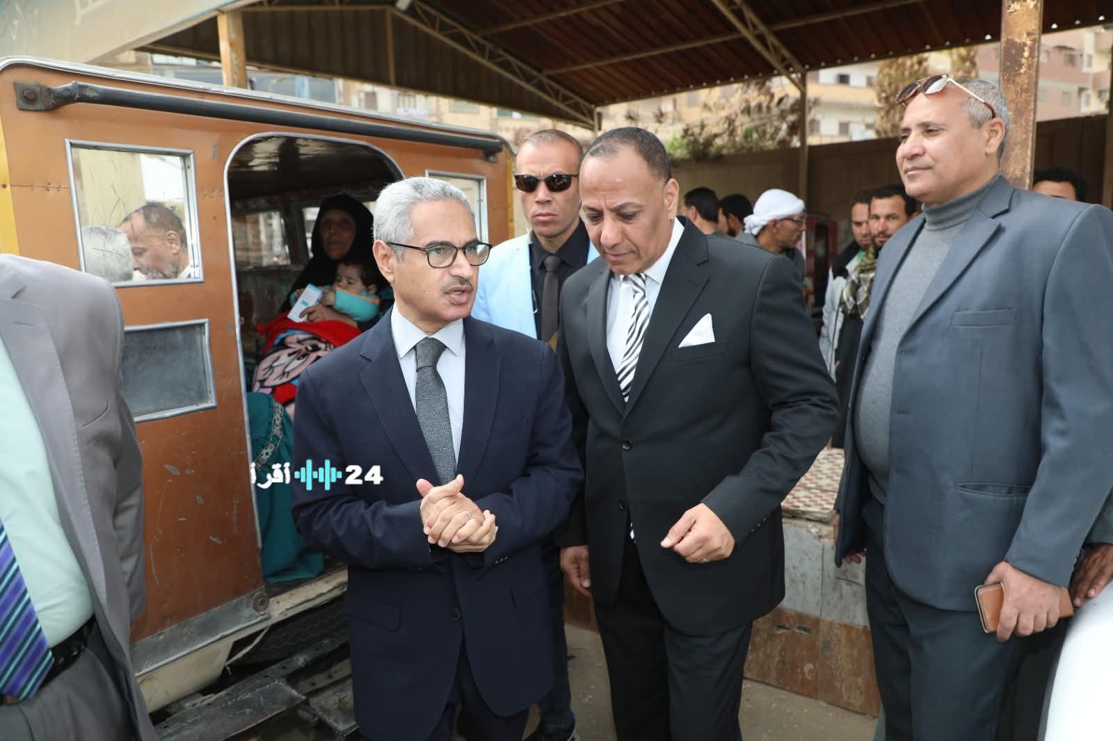 محافظ بني سويف يتفقد انتظام خدمات مواقف السيارات ومحطات الوقود بمركز سمسطا