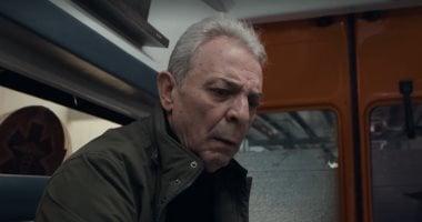 محمود حميدة يشارك حفيدته في سيارة الإسعاف في أحداث مسلسل فرصة أخيرة الحلقة العاشرة