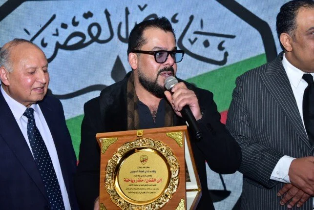 منذر رياحنة يكرم نادي قضاة السويس وجنوب سيناء تقديرًا لإسهاماته في مسلسل الاختيار – صور