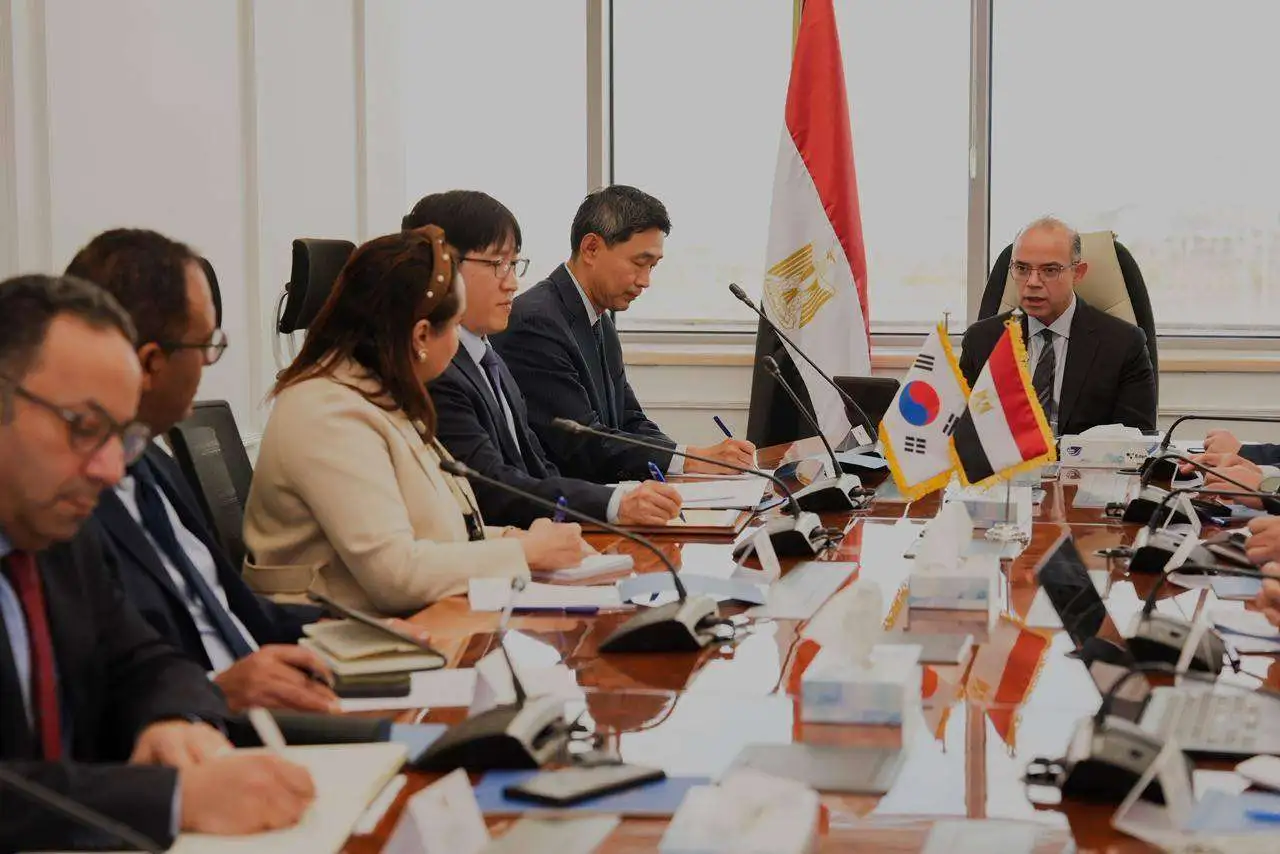 «تعزيز التعاون الاقتصادي: وزير الاستثمار يلتقي القائم بأعمال سفارة كوريا الجنوبية»
