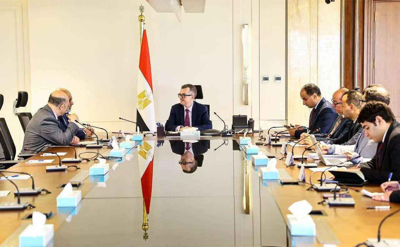 «تعزيز الشراكة الاستراتيجية» وزير التخطيط والتنمية الاقتصادية يناقش مع البنك الدولي سبل دعم برامج التنمية المحلية