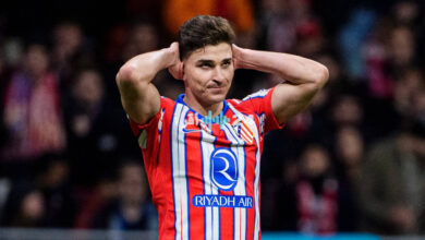 ألفاريز يرفض الكشف عن مستقبله ويبقى تحت أنظار برشلونة وأتلتيكو مدريد